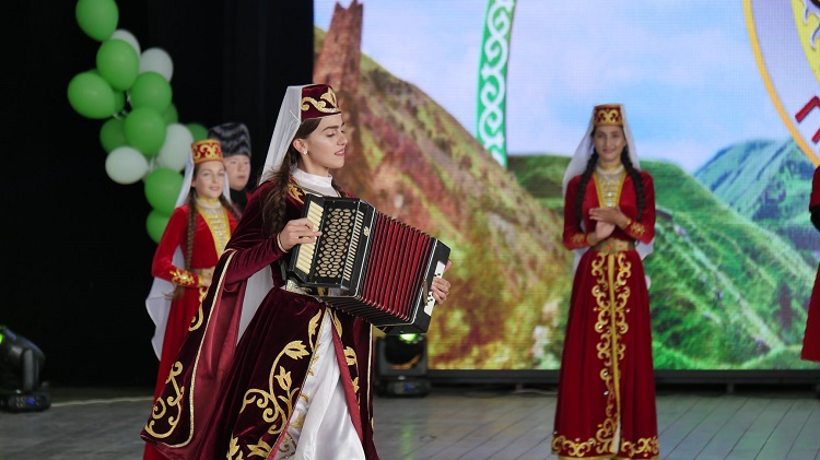 В Ингушетии отметили 26-ю годовщину со дня образования республики концертом и выставками