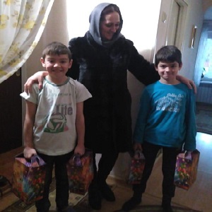 Сотрудники ИГДТ им. И. Базоркина подарили новогодние подарки детям из малообеспеченных семей