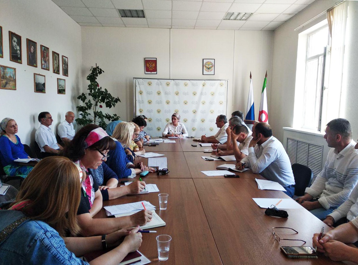 Директор ИГДТ им. И. Базоркина Муслим Албогачиев принял участие в совещании в Минкультуры Ингушетии