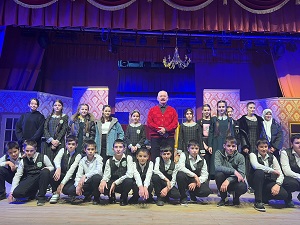 Иса Чахкиев провел экскурсию для школьников в ИГДТ им. И. Базоркина